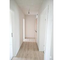 Sanierte, 3 R. DG-Whg 47 m² + 15 m² Nutzfl, Möbel rein und fertig - Essen Stadtbezirk III