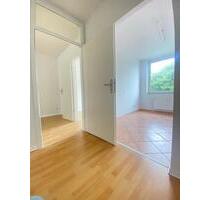 ***ERSTBEZUG NACH SANIERUNG – FAMILIEN AUFGEPASST*** Sehr helle 3-Zimmer-Wohnung + Balkon + Büro *** - Lüdenscheid Staberg