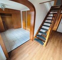 Einfamilienhaus in Heggen, mit Holzofen, Garten und Garagen - Finnentrop