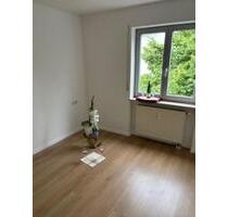 Ihre neue Wohnung erwartet Sie! 3 Zimmer,Küche, Bad, Tiefgarage und Stellplatz, - Wilkau-Haßlau