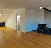 Erstbezug na. Sanierung: Freundl. 3-Raum-DG-Whg. im Gallusviertel - Frankfurt am Main