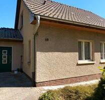 Sanierungsbedürftiges Einfamilienhaus mit Doppelgarage, Wandlitz