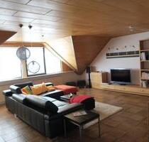 Attraktive 3-Zimmer Dachwohnung in ruhigen 3-Fam.Haus - Speichersdorf