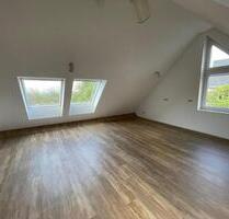 Sehr schöne, helle und zentrumsnahe 2-Zimmer-Dachgeschosswohnung - Remscheid