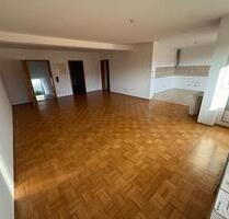 Großzügige 3-Zimmer-Wohnung mit Balkon & Weitblick - Königsbach-Stein
