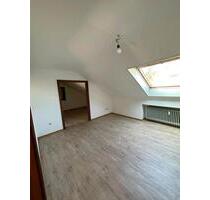 Neu renovierte DG Wohnung - 1.260,00 EUR Kaltmiete, ca.  120,00 m² in Saarbrücken (PLZ: 66111)