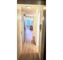 Helle 1-Zimmer Wohnung mit separater Einbauküche,Waschmaschine,Balkon, U-Bahn vor der Haustüre - München Thalkirchen-Obersendling-Forstenried-Fürstenried-S