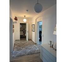 Helle 2 Zimmer Wohnung mit Balkon - Hof Altstadt