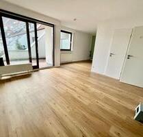 Zentrum in Lage: 1. OG 2,5 Zimmer, Balkon, Garage