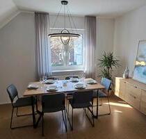 Helle 2,5-Zimmer-Obergeschosswohnung mit großem Bad und Dachboden - Stuttgart Mühlhausen