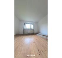 Helle, frisch renovierte 3 Zimmer-Wohnung mit Balkon in Wiesbaden