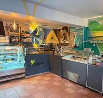 Cafe Bäckerei Konditor in belebter Lager von Hamburg Altona