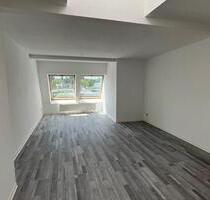 3-Zi.-DG-Whg. mit Wanne UND Duche, PKW-Stellplatz möglich - Zwickau