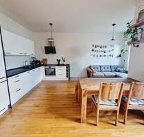 Luxurious Living: Stunning 4-Room Apartment with 3 Balconies Near Nollendorfplatz - Berlin Mitte