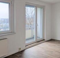 Frisch renovierte Wohnung mit Balkon - verfügbar ab Jahresbeginn ! - Halle (Saale) Halle-Neustadt