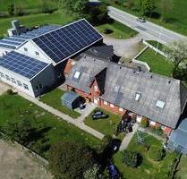 Mehrfamilienhaus mit Gewerbehalle & PV-Windkraftanlage - Risum-Lindholm