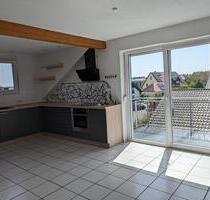 Schöne helle 3 Zimmer Dachwohnung in Kolitzheim 97509 mit Balkon - Volkach