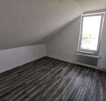 Renovierte 3 Zimmer Wohnung Nähe Stadtbahnhaltestelle Ziegelstr., Herforder Str. - Bielefeld Heepen