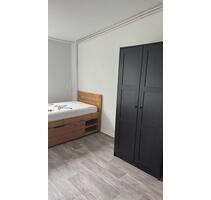 Möbeliertes DG-Apartment in ruhiger Lage - Düsseldorf Stadtbezirk 8