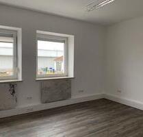 VB2794c Teilbares, saniertes Bürohaus mit Anbau Neutraubling