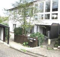 Gepfl.- großz.- 3 12 - Zi.- EG.-Wohnung m. überd. Terrasse u. separaten Eingang - Northeim