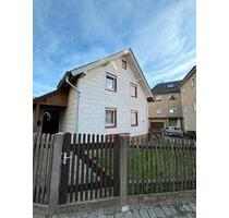 Haus mit kleine Garten - 920,00 EUR Kaltmiete, ca.  145,00 m² in Schwarzenbach am Wald (PLZ: 95131)