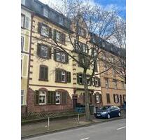 Zweitbezug nach Sanierung mit Einbauküche: stilvolle 3-Zi-Altbau - Hanau Lamboy