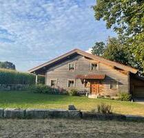 Holzhaus in Ruhiger Lage - 1.800,00 EUR Kaltmiete, ca.  130,00 m² in Windischeschenbach (PLZ: 92670)