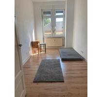 Ein Zimmer in einer Wohnung in einer lebendigen Lage. - Mannheim