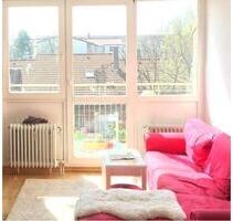 Zentral an der U2: vollmöblierte, ruhige Dachgeschoss-Wohnung - München Schwabing-Freimann