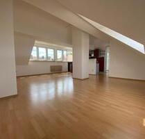 Helle 3,5-Zimmer-DG Wohnung mit Loggia (Stellplatz zzgl) Nbg-Süd - Nürnberg Gibitzenhof