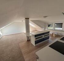 Weitefeld: Helle DG-Whg.- Wohnküche, 64m², 2 Zimmer+Garage
