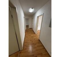 Helle 3 Zimmer Wohnung mit neuer Einbauküche in Zabo - Nürnberg Zerzabelshof
