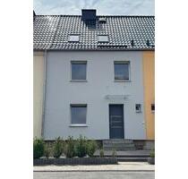 Reihenmittelhaus mit Garten, Garage, PV für Strom und Warmwasser - Schwallungen
