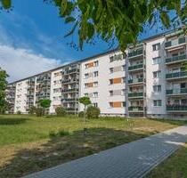 Seniorengerechte 2-Raum-Wohnung mit offener Küche, Balkon und Aufzug - Oschatz