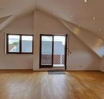 Geschmackvolle, helle 4,5-Zimmer-DG-Wohnung von Privat - Wolfschlugen
