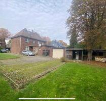 4,5 Zimmer EG Wohnung mit Riesengarten, Garage und Stellplätzen - Duisburg Essenberg