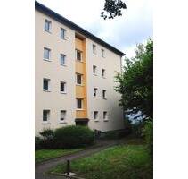 Helle, geräumige 3,5 Zimmerwohnung mit toller Loggia - Frankfurt am Main Bonames