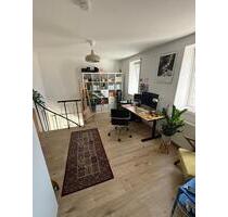 Wohnung zur Untermiete für ein Jahr mit felligem Mitbewohner - Berlin Neukölln