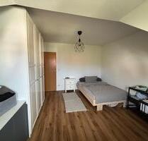 Helle 2 Zi DG Wohnung mit Balkon in ruhiger Lage - Roth