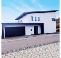 Modernes Einfamilienhaus mit Erdwärmepumpe & Photovoltaik . - Eberhardzell