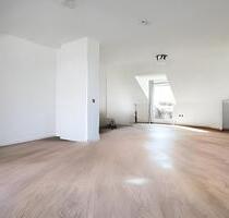 4-Zimmer-Wohnung mit Balkon – Renoviert und Sofort Verfügbar! - Solingen