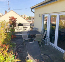 Helle Penthouse-Wohnung mit Dachterrasse, Einbauküche und großem - Sankt Augustin