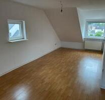 Anfragenstop! Dachgeschosswohnung mit 2 Zimmern, Küche & Bad - Delmenhorst Bungerhof