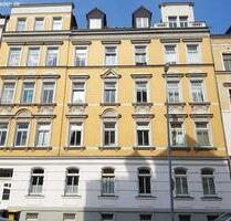 Lichtdurchflutete und großzügige 2-Zimmer-Dachgeschosswohnung im begehrten Stadtteil Schlosschemnitz