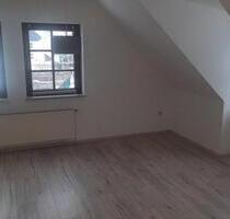 2 Zimmer Dachgeschosswohnung - 381,00 EUR Kaltmiete, ca.  63,50 m² in Gelenau/Erzgebirge (PLZ: 09423)