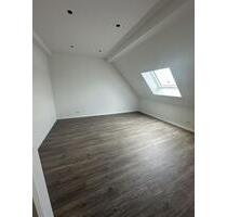 Neusanierte 4 12-Zimmer Wohnungen - Hambrücken