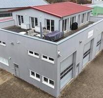 Modernes und helles Produktions- und Bürogebäude zu vermieten - Hüttlingen