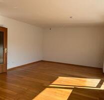 Sanierte helle Wohnung82m2 mit neuem Bad,Balkon und Parkplatz - Solingen