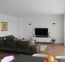 Moderne 3,5-Zimmer-Dachgeschosswohnung mit Balkon in Neuss